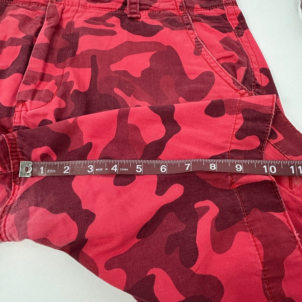 American Eagle Outfitters Cargo Shorts Men's 38 Red Camo Classic Fit - Picture 8 of 9